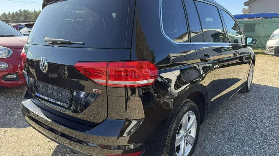 VOLKSWAGEN Touran -