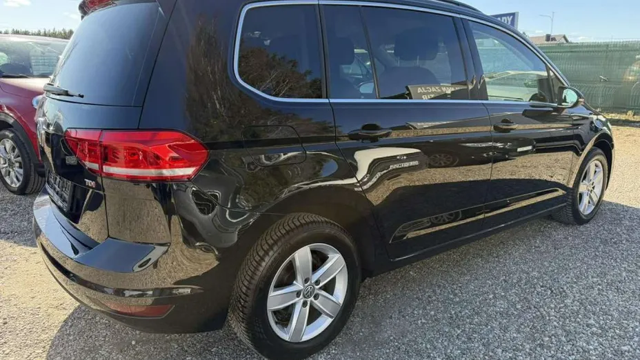 VOLKSWAGEN Touran -