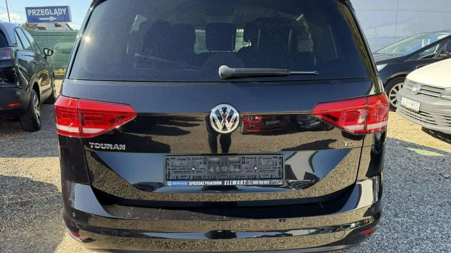 VOLKSWAGEN Touran -