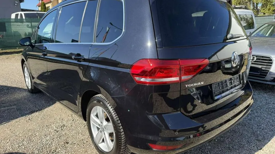 VOLKSWAGEN Touran -