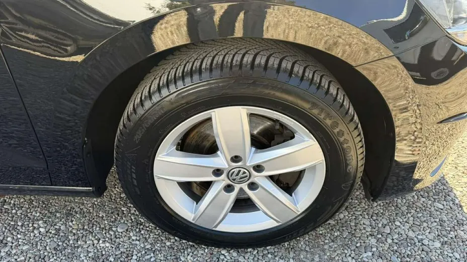 VOLKSWAGEN Touran -