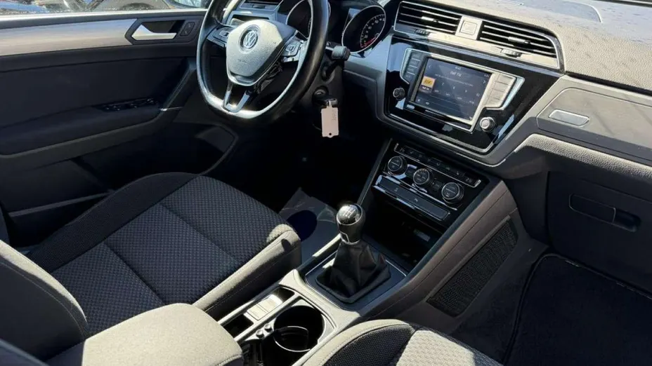 VOLKSWAGEN Touran -