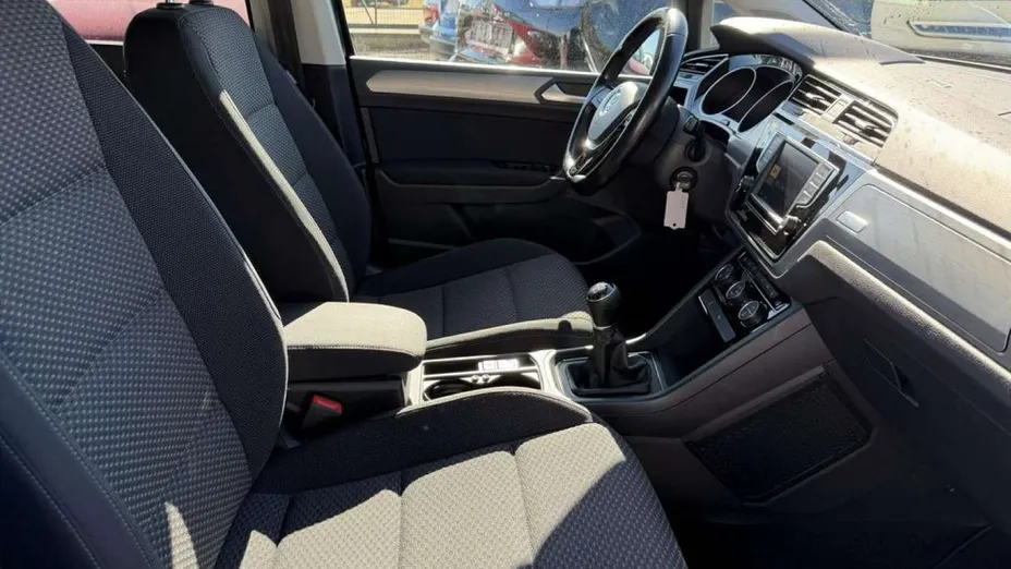 VOLKSWAGEN Touran -