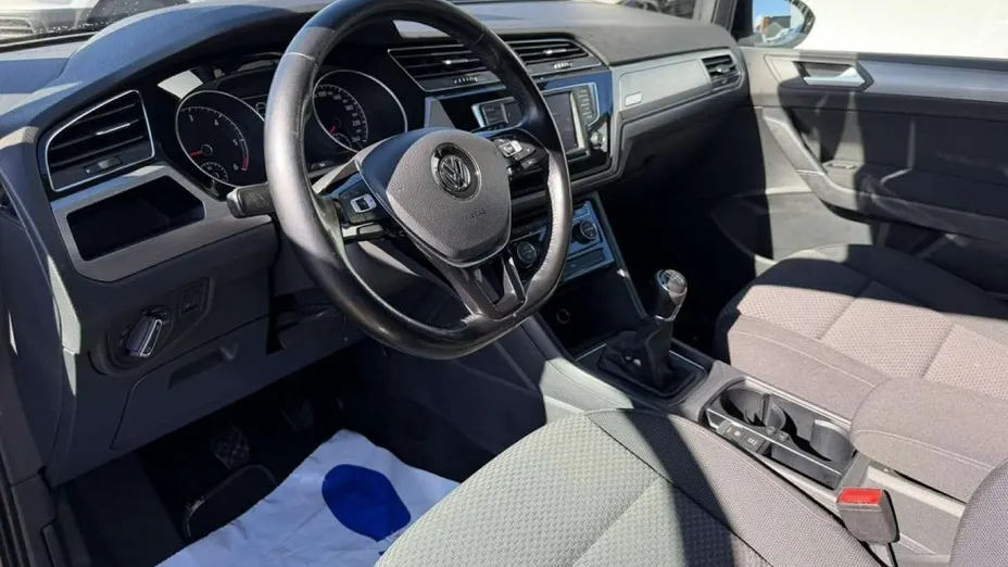 VOLKSWAGEN Touran -