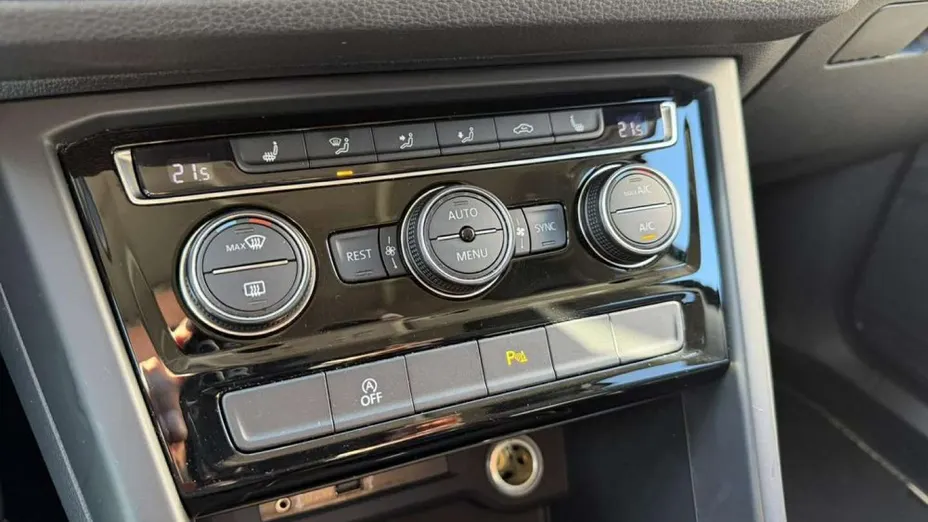 VOLKSWAGEN Touran -