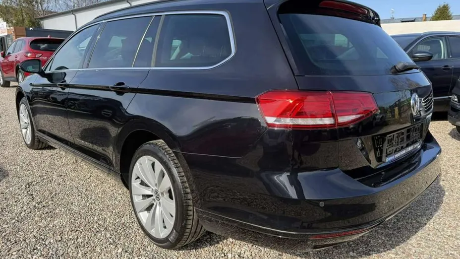 VOLKSWAGEN Passat -
