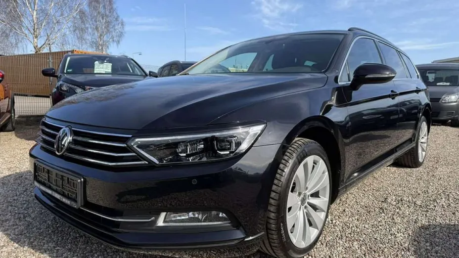 VOLKSWAGEN Passat -