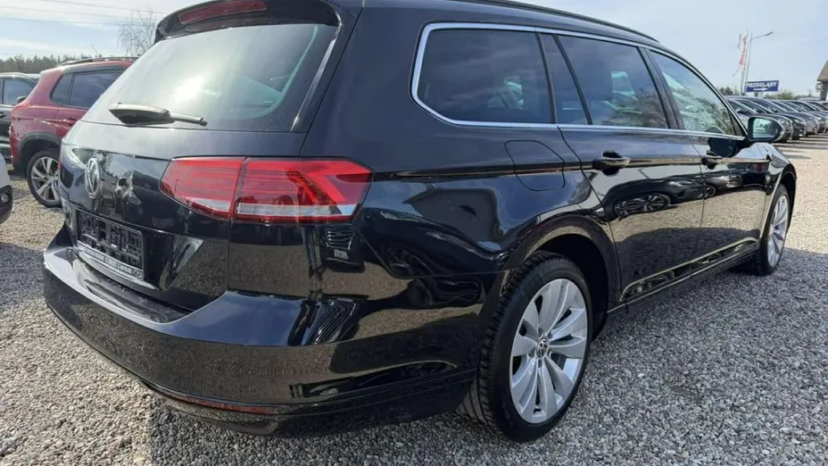 VOLKSWAGEN Passat -