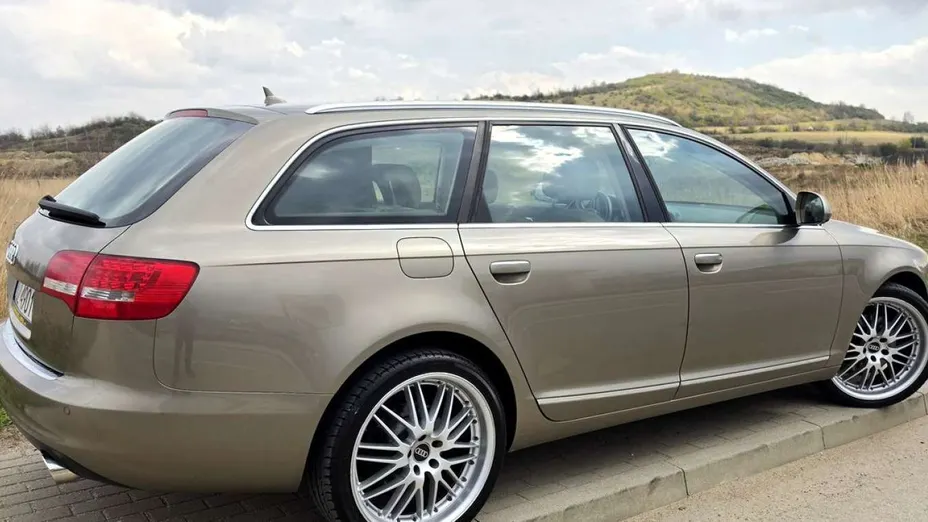 AUDI A6 -