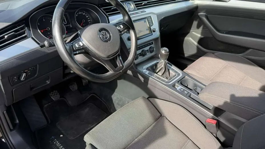 VOLKSWAGEN Passat -