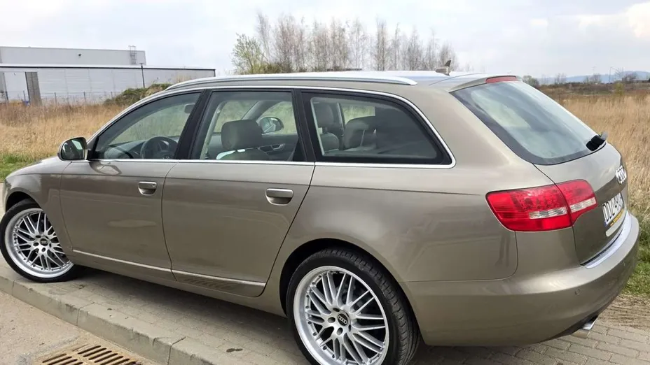 AUDI A6 -