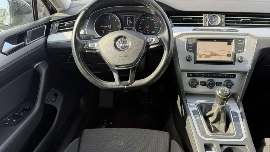VOLKSWAGEN Passat -