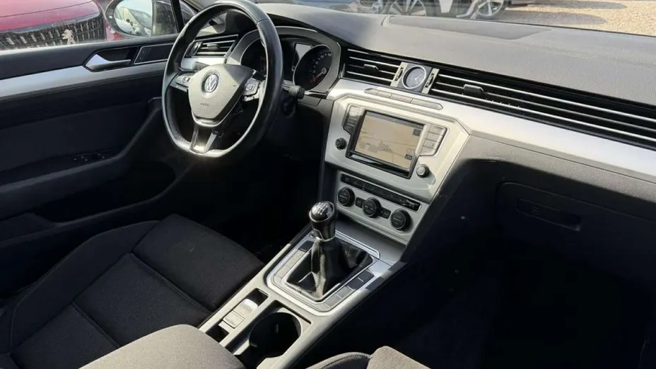 VOLKSWAGEN Passat -