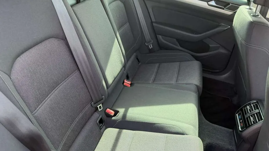 VOLKSWAGEN Passat -