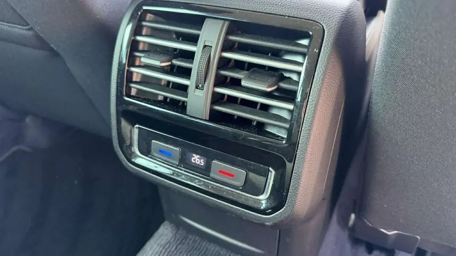 VOLKSWAGEN Passat -