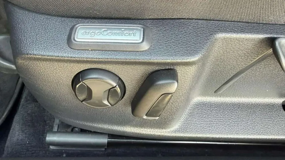 VOLKSWAGEN Passat -