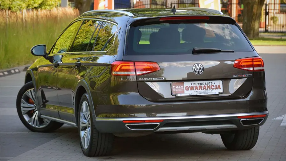 VOLKSWAGEN Passat -