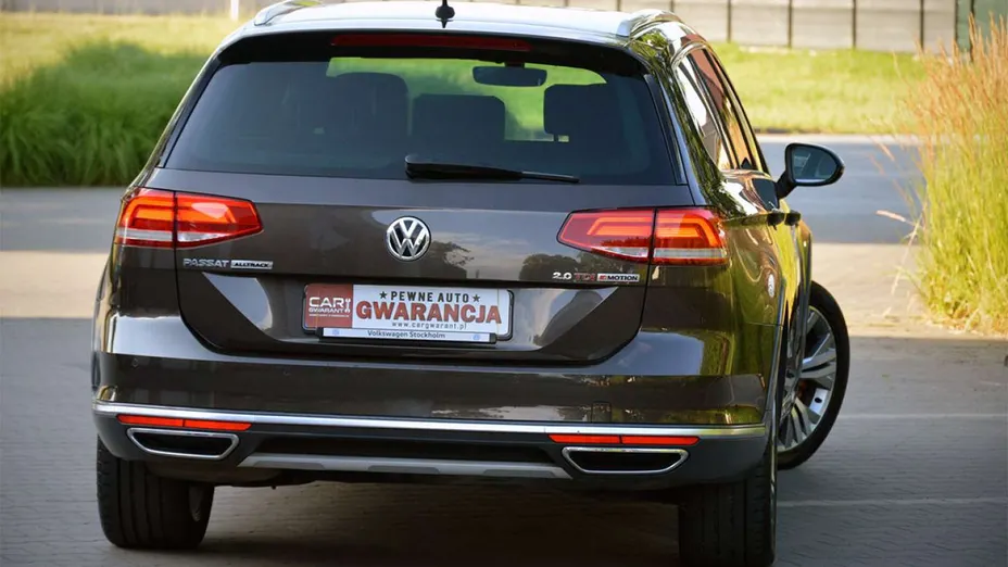 VOLKSWAGEN Passat -