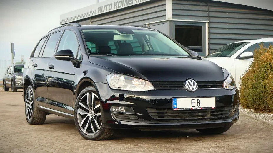 VOLKSWAGEN Golf -