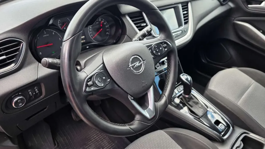 OPEL Grandland X -