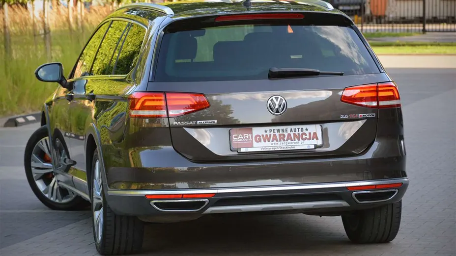 VOLKSWAGEN Passat -