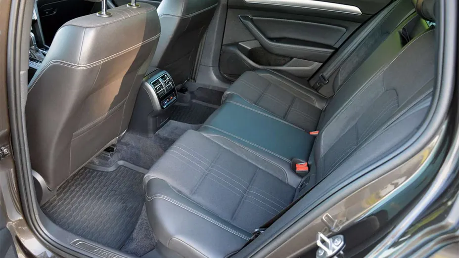 VOLKSWAGEN Passat -