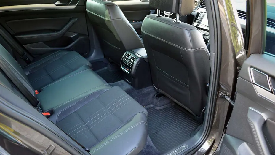 VOLKSWAGEN Passat -