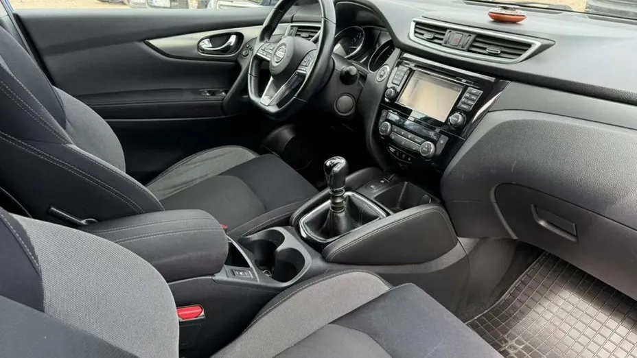 NISSAN Qashqai -