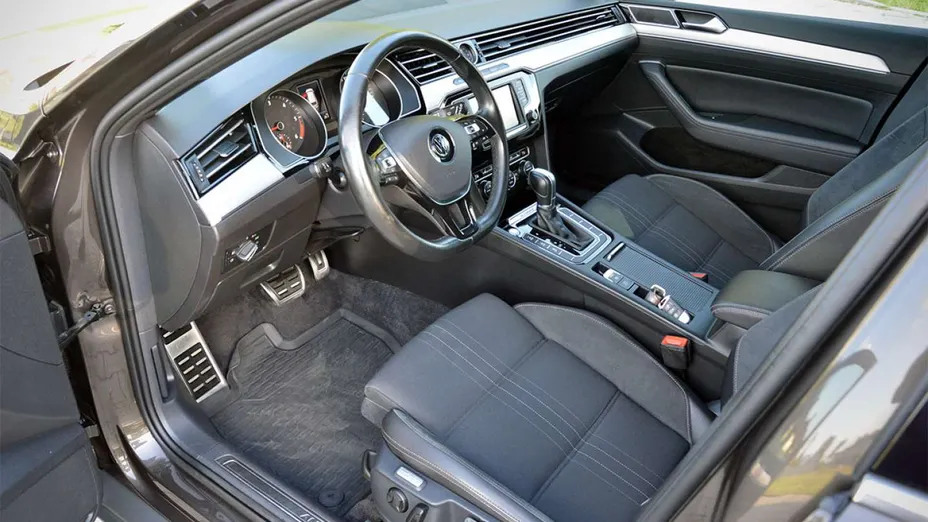 VOLKSWAGEN Passat -