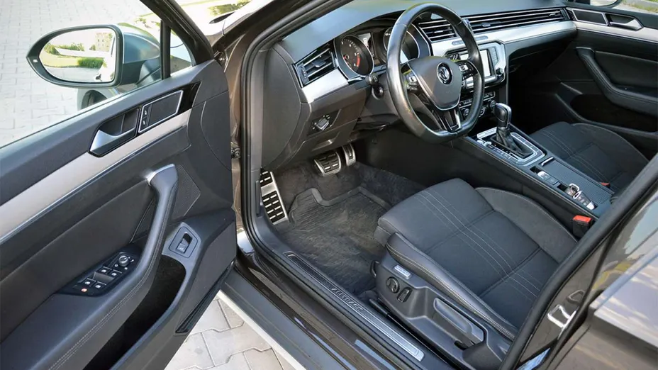 VOLKSWAGEN Passat -