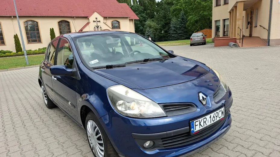 RENAULT Clio -