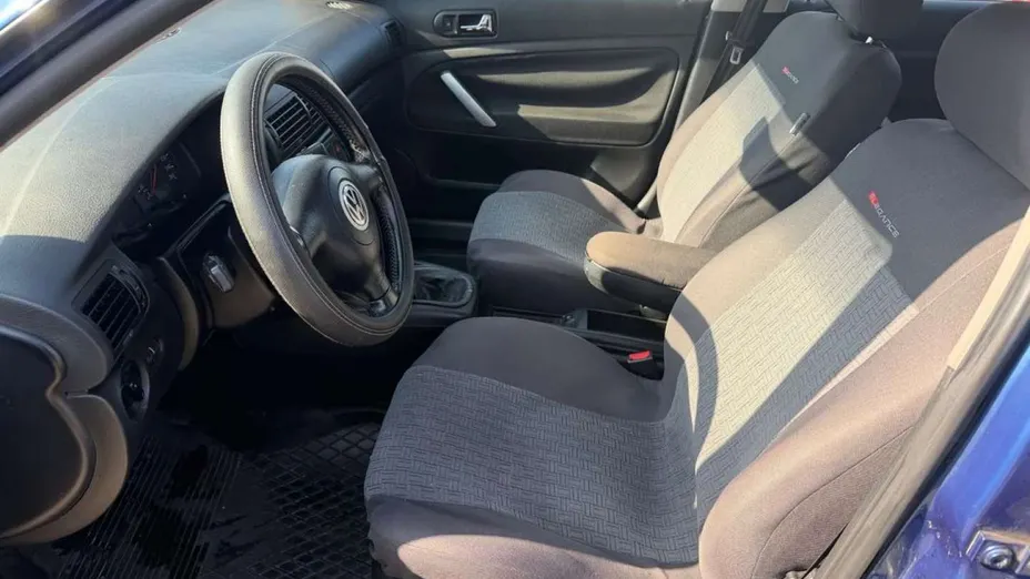 VOLKSWAGEN Passat -