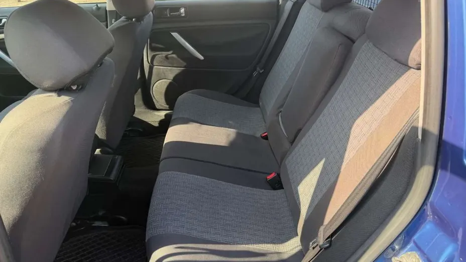 VOLKSWAGEN Passat -
