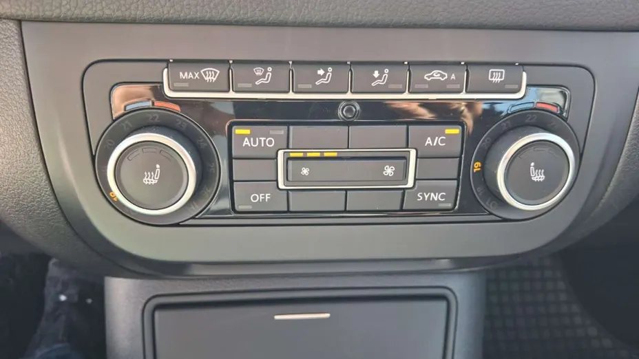 VOLKSWAGEN Tiguan -