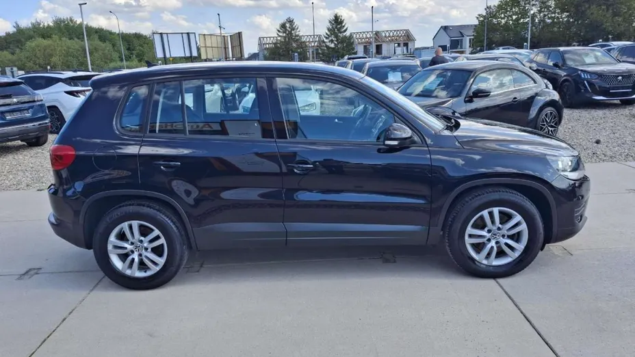 VOLKSWAGEN Tiguan -