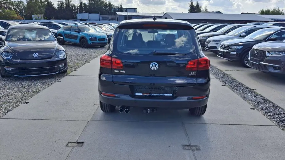 VOLKSWAGEN Tiguan -