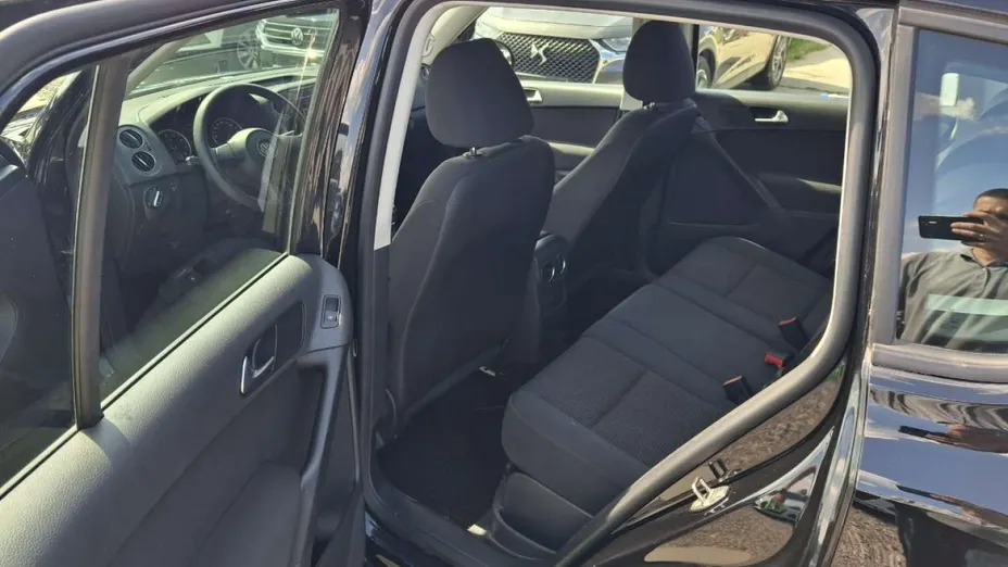 VOLKSWAGEN Tiguan -