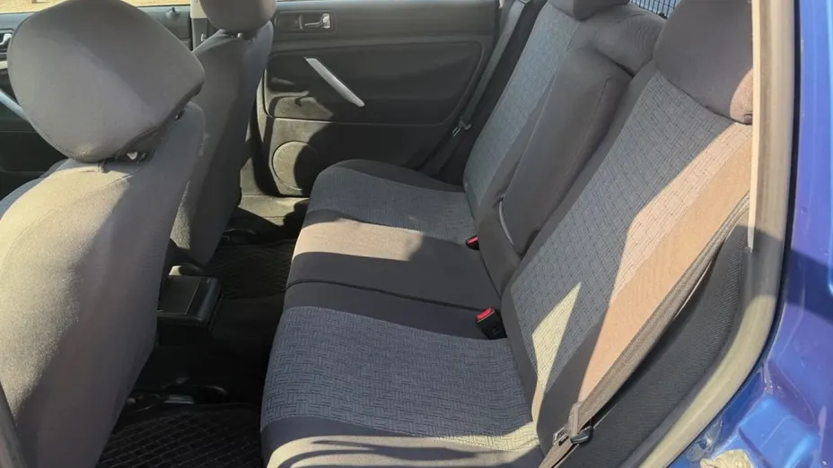 VOLKSWAGEN Passat -