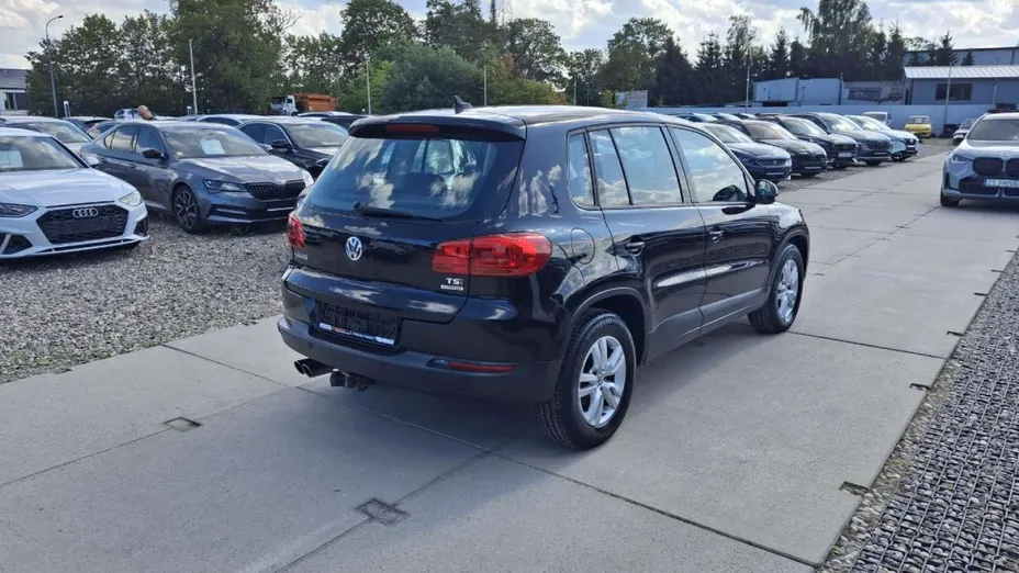 VOLKSWAGEN Tiguan -