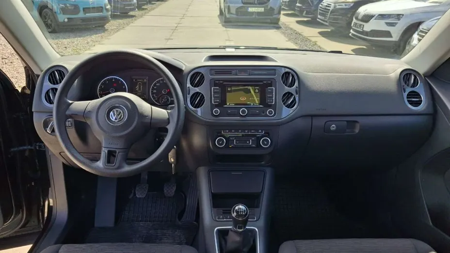 VOLKSWAGEN Tiguan -