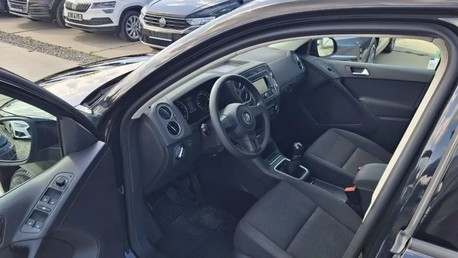 VOLKSWAGEN Tiguan -