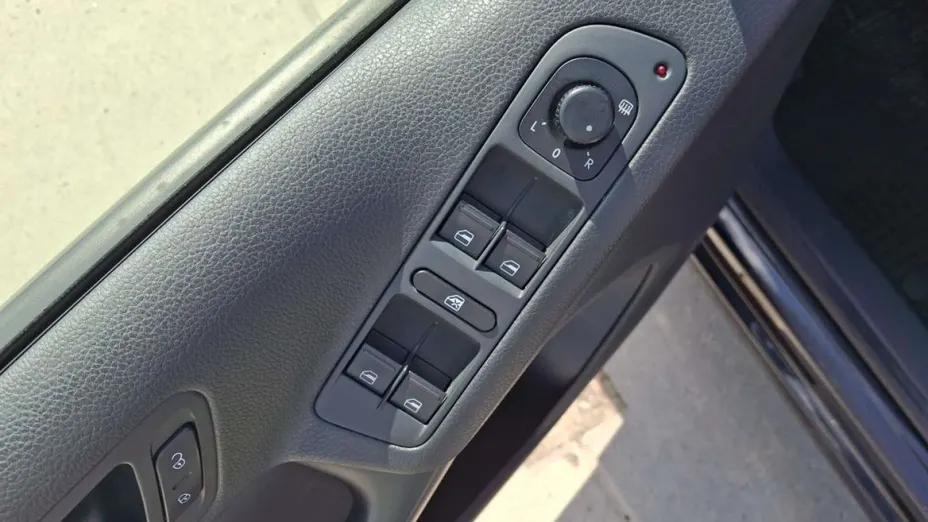 VOLKSWAGEN Tiguan -