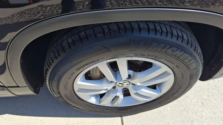 VOLKSWAGEN Tiguan -