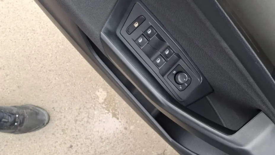 VOLKSWAGEN T-ROC -