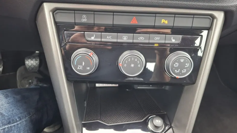 VOLKSWAGEN T-ROC -