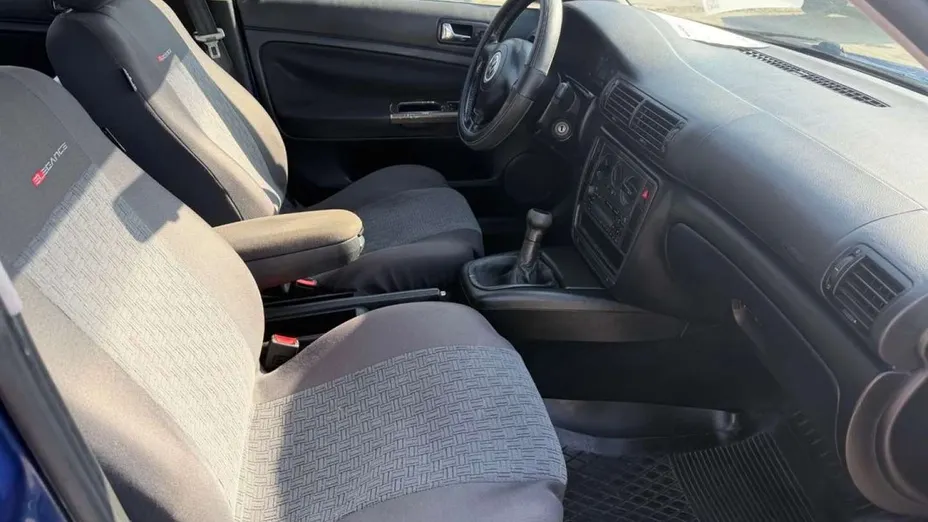 VOLKSWAGEN Passat -