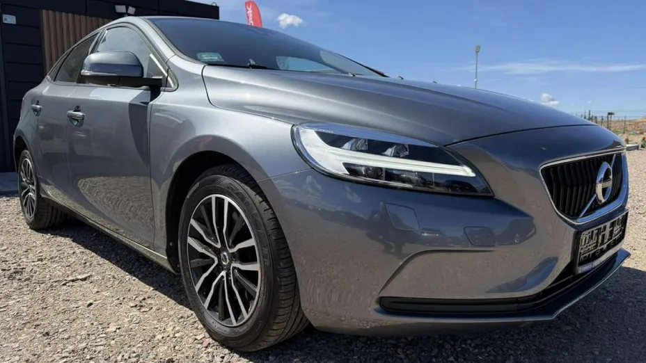 VOLVO V40 -