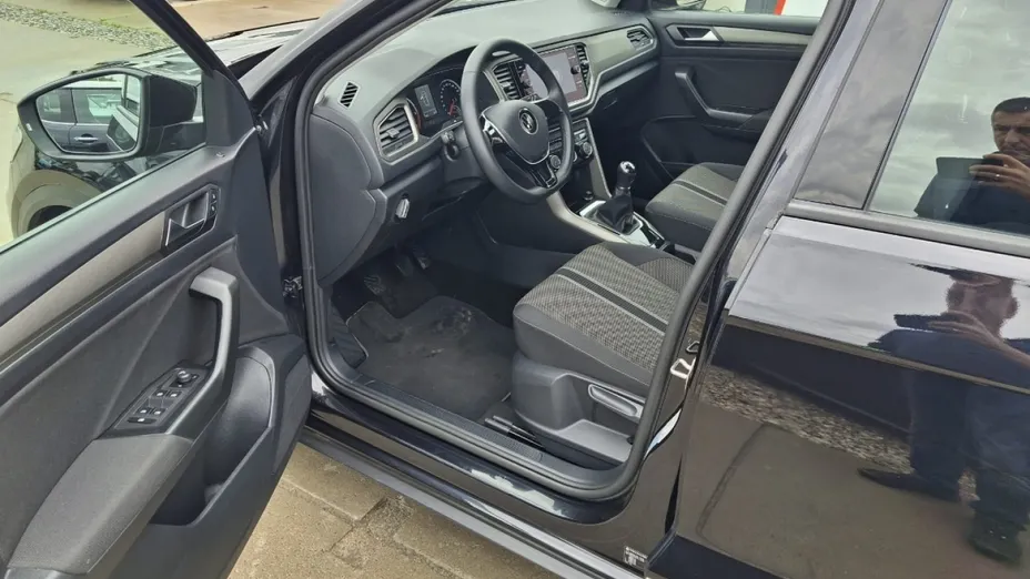 VOLKSWAGEN T-ROC -
