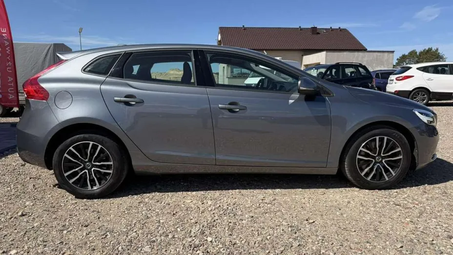 VOLVO V40 -
