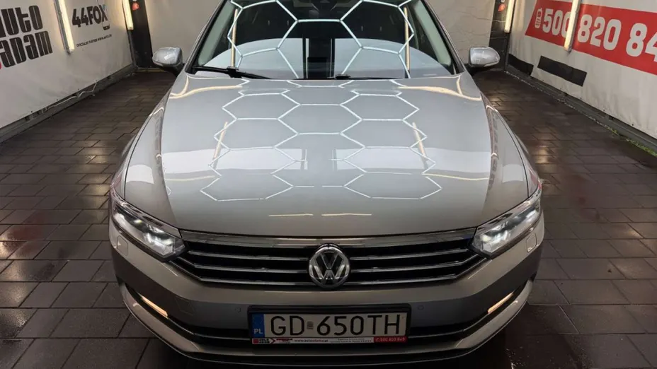 VOLKSWAGEN Passat -